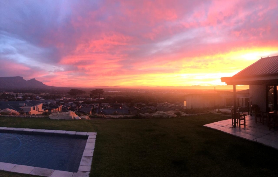 4 Bedroom Property for Sale in Stonehurst Mountain Estate Western Cape